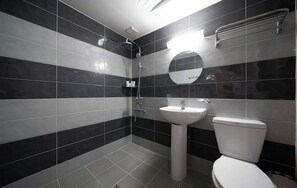 Twin Room | Bathroom - Hasen Dangjin Tourist Hotel (Dangjin-si)