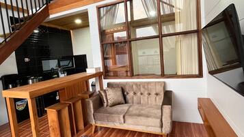 Casa rural familiar, pati, vistes a la muntanya | Sala d'estar