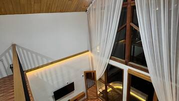 Casa rural familiar, pati, vistes a la muntanya | Sala d'estar