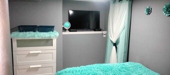 Cozy 2-bedroom house in pleasant Hempstead with AC and fitness room