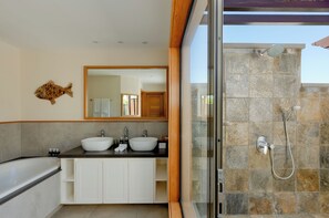 Shower, hair dryer, bidet, towels - Ocean-View 3-Bedroom Villa / Private Pool & Open Terrace (Bel Ombre)
