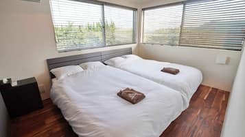 2 bedrooms, iron/ironing board, Internet