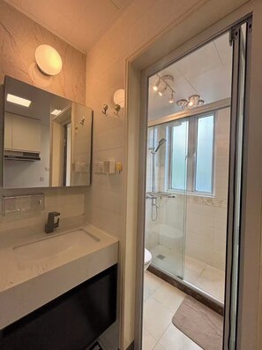 Superior Suite | Bathroom - Innocondo Extended Stay Jing'an Wan Hang (Shanghai)