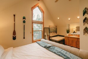 3 bedrooms, desk, iron/ironing board, travel cot