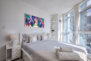 Business Suite, Balcony, City View - Urban Pulse Suites (Toronto)