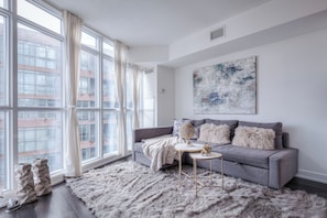 Business Suite, Balcony, City View | Living area