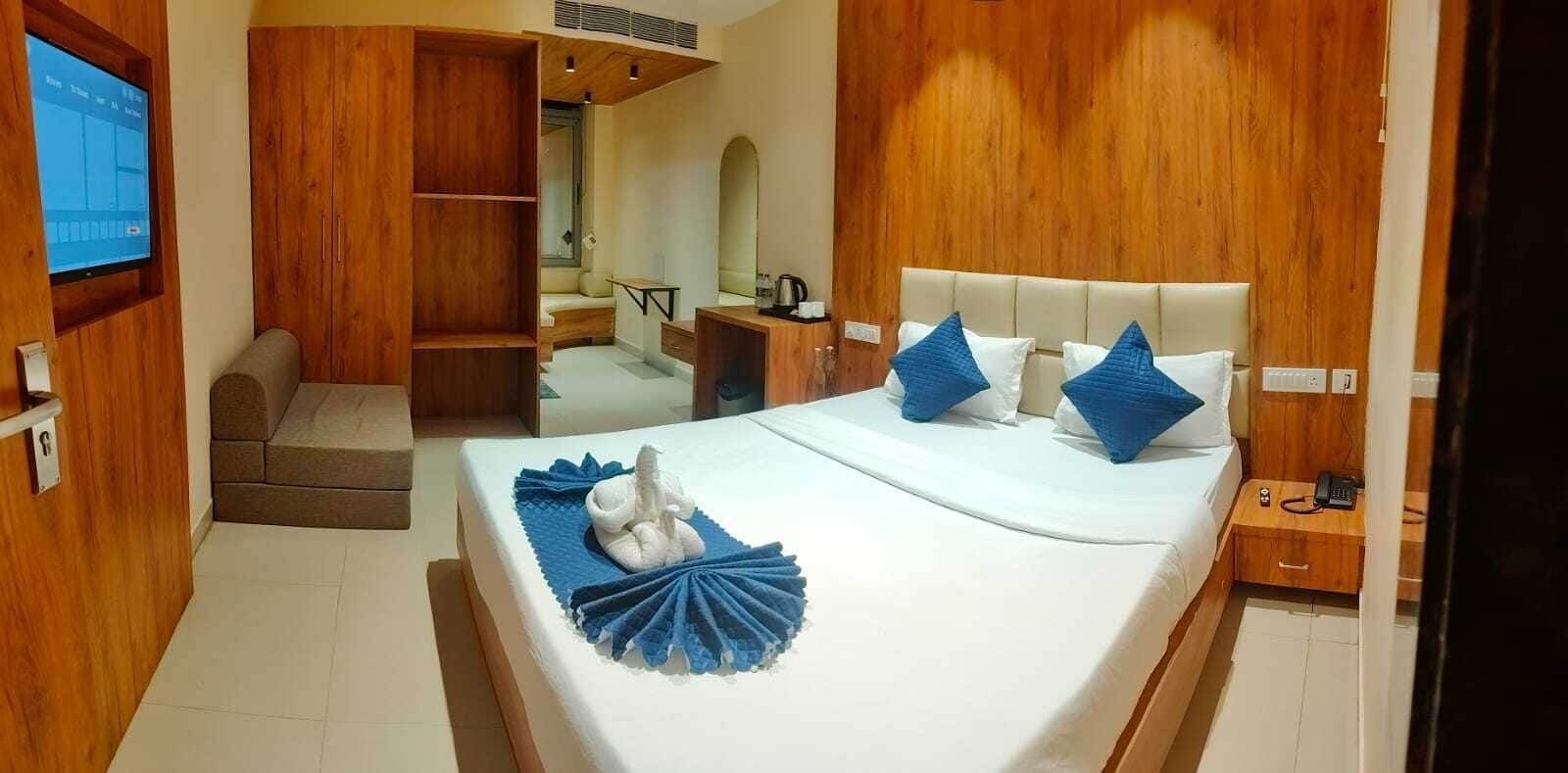 Luxury Double Room | Desk, laptop workspace, soundproofing, free WiFi