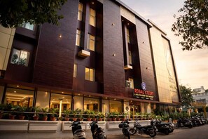 Front of property - Hotel Regal Crest (Bhubaneshwar)