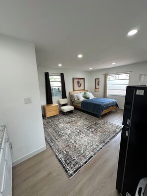 1 habitación, caja de seguridad en la habitación y escritorio