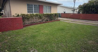 Guest Home 5 Min to Brickell, MIA Airport Calle 8, Cruise Port and South Beach