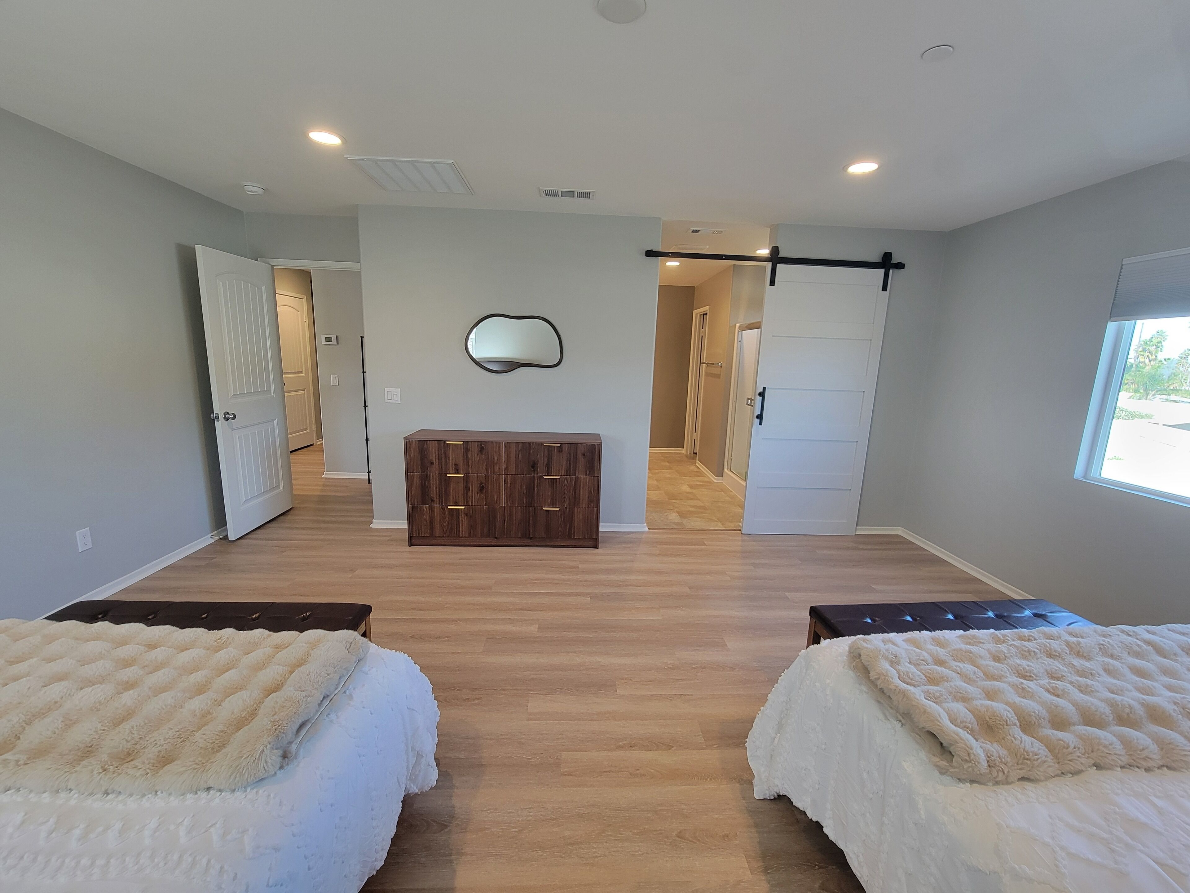 4 habitaciones, tabla de planchar con plancha, cuna de viaje y wifi 