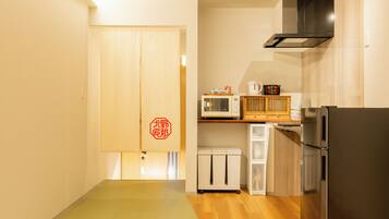 Fridge, microwave, stovetop, electric kettle