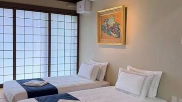 4 bedrooms, iron/ironing board, WiFi, bed sheets