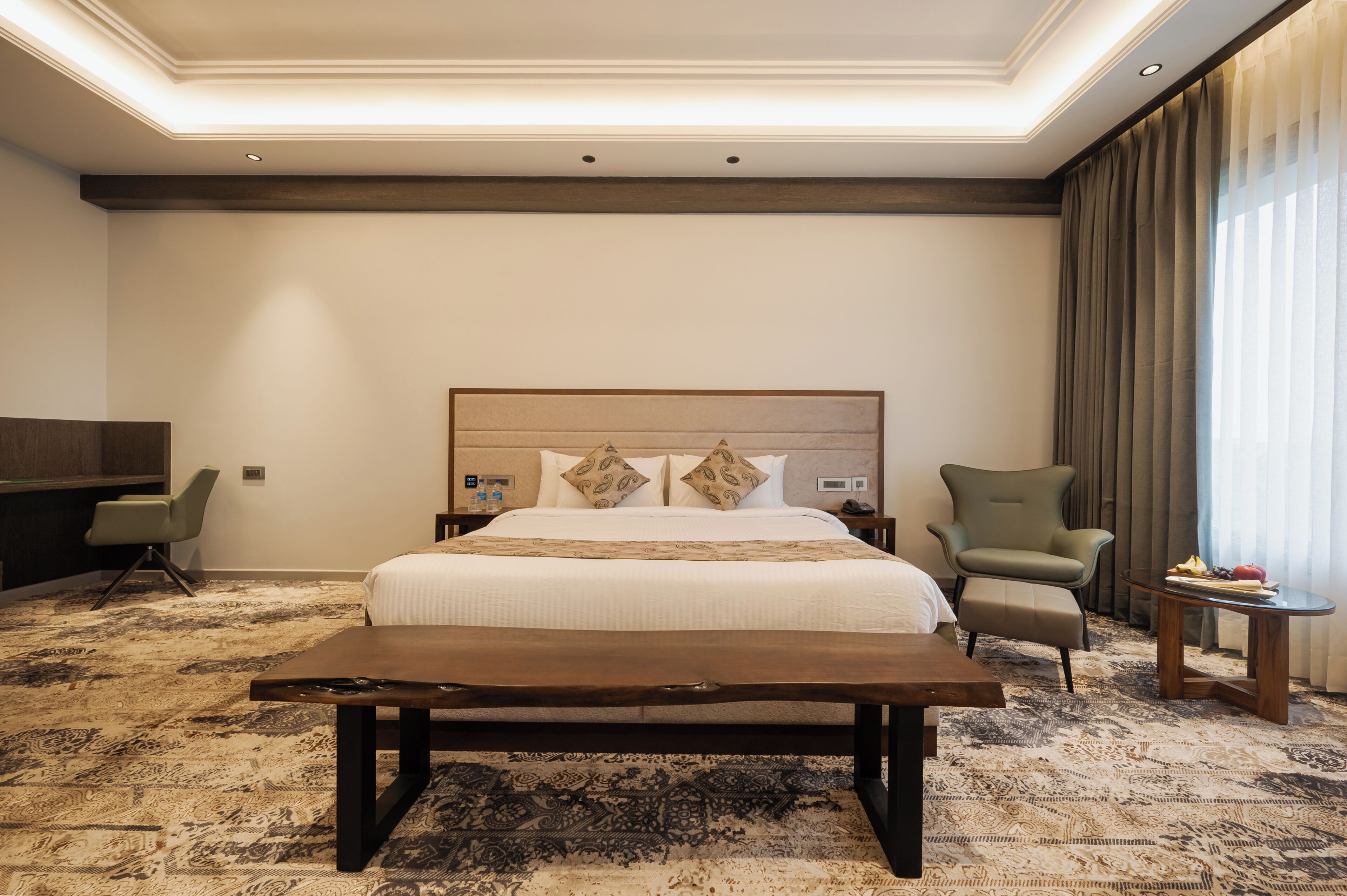 Premium Studio Suite | Minibar, in-room safe, blackout drapes, soundproofing
