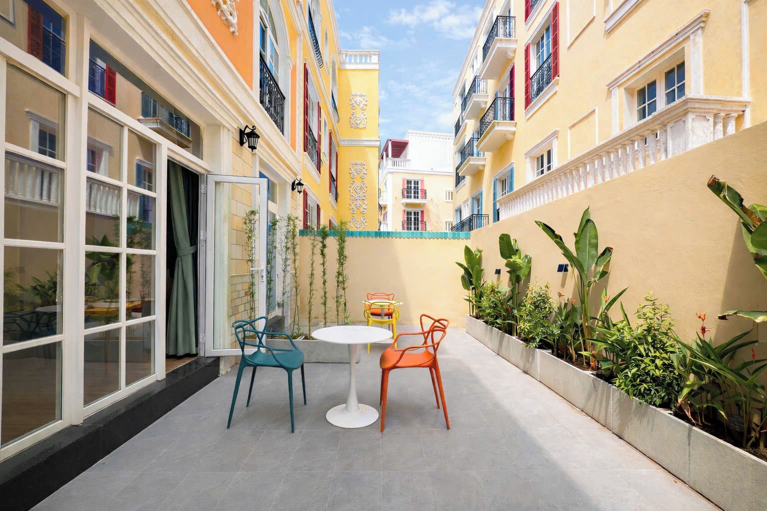 Deluxe Room with Garden View Balcony | Terrace/patio