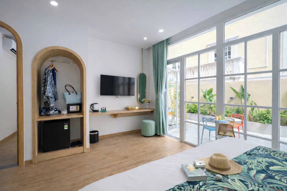 Deluxe Room with Garden View Balcony | Bar mini, peti besi dalam bilik, Wi-fi percuma, cadar katil 