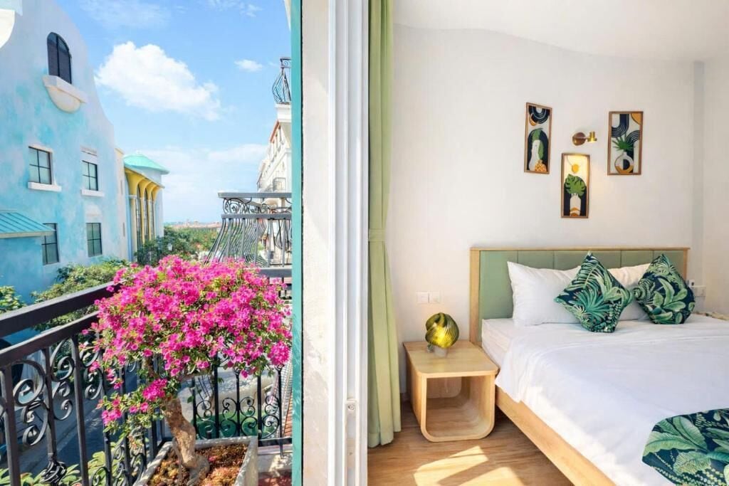 Deluxe Room with City View Balcony