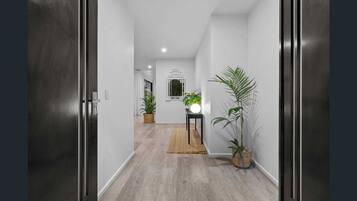 House, 4 Bedrooms, Private Bathroom | Interior