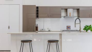 House, 4 Bedrooms, Private Bathroom | Private kitchen