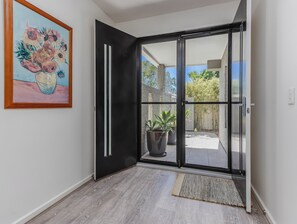 Interior - Longboard Coastal Retreat (Kingscliff)