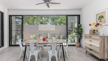 Maison, 4 chambres, salle de bains privée | Restauration