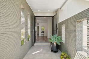 Exterior detail - Longboard Coastal Retreat (Kingscliff)