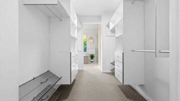 House, 4 Bedrooms, Private Bathroom | Interior