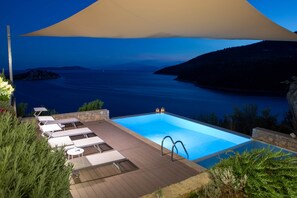 Outdoor pool - Villa Kalamos - Elegant Villa With Direct Sea Access (Lefkada)