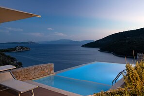 Pool - Villa Kastos - Stylish Seaside Villa with Private Sea Access (Lefkada)