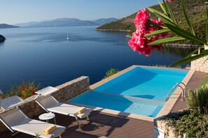 Pool - Villa Kastos - Stylish Seaside Villa with Private Sea Access (Lefkada)