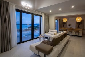 Smart TV, fireplace - Villa Katerina-Stylish 4DR villa with Sea View (Perigiali)