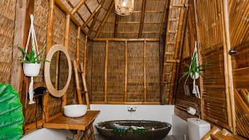 Deluxe cottage, uitzicht op tuin | Badkamer