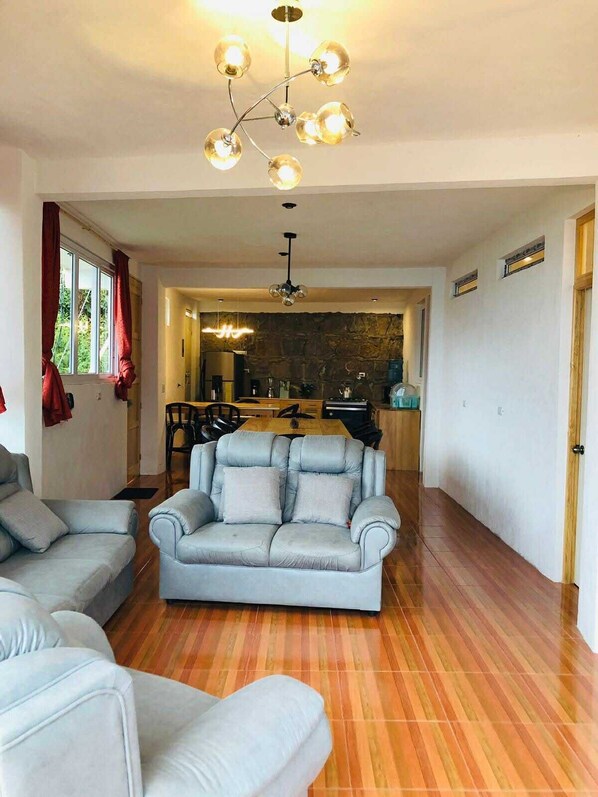 Comfort Apartment, Balcony, Lagoon View - sunrise high above the lake 1 (San Pedro La Laguna)