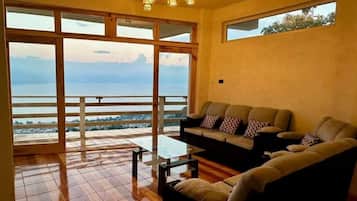 Appartement Confort, balcon, vue lagon | Coin séjour