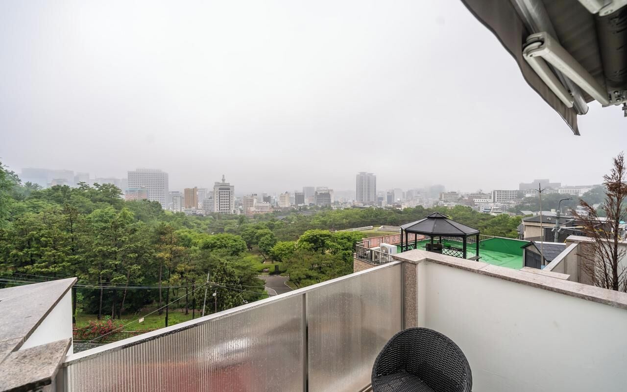 Suprior Double-Terrace | Property grounds