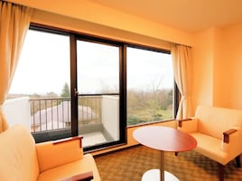 Quarto duplo superior, vista para a montanha | Área de estar