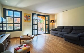 TV - Spacious house with terrace and pool in Tenerife (San Miguel de Abona)
