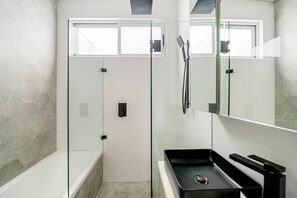 Shower, shampoo