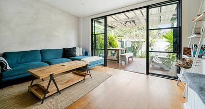 Stylish Tempe Stay Close to Airport and Trains