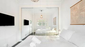 3 bedrooms, iron/ironing board, Internet, bed sheets