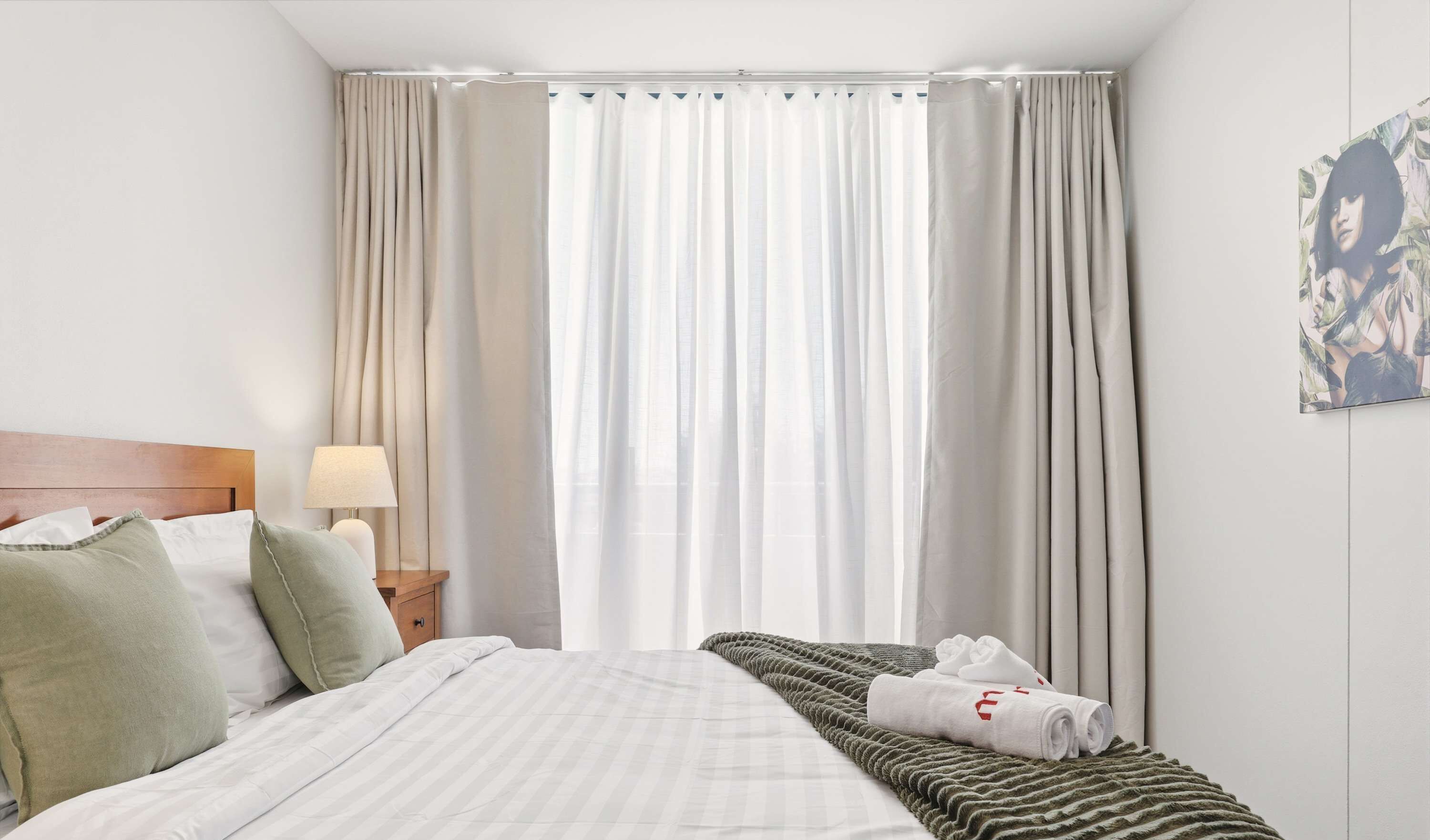 2 bedrooms, desk, iron/ironing board, WiFi