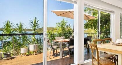 The Lakehouse - Exclusive Waterfront Escape