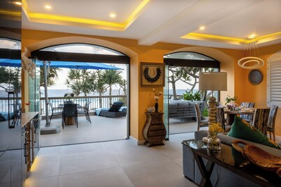 2 Chaka’s Place - Beachfront Luxury
