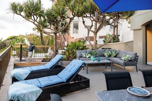 Outdoor dining - 2 Chaka’s Place - Beachfront Luxury (Ballito)