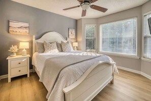 Iron/ironing board, WiFi, bed sheets - Lakefront, Boat Dock, Game Room, Backyard Oasis (Gainesville)