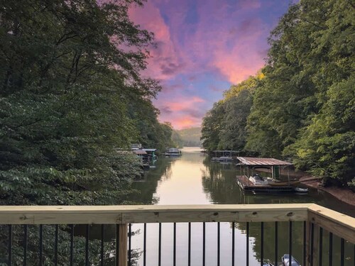 Lakefront, Boat Dock, Game Room, Backyard Oasis