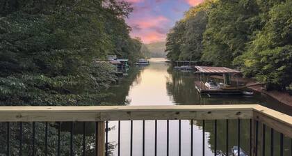 Lakefront, Boat Dock, Game Room, Backyard Oasis
