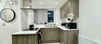 Modern 1BR in Heart of Restaurants & Shops