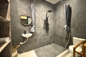 Deluxe Double Room | Bathroom - Sukha Guest House by AGATA (Badung)