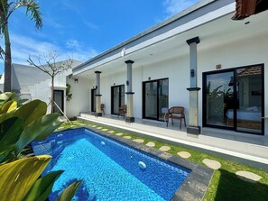 Outdoor pool - Sukha Guest House by AGATA (Kerobokan)